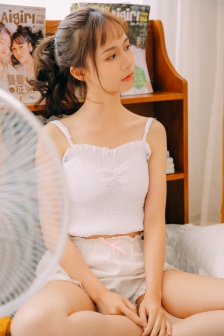 一面亲一面膜下奶